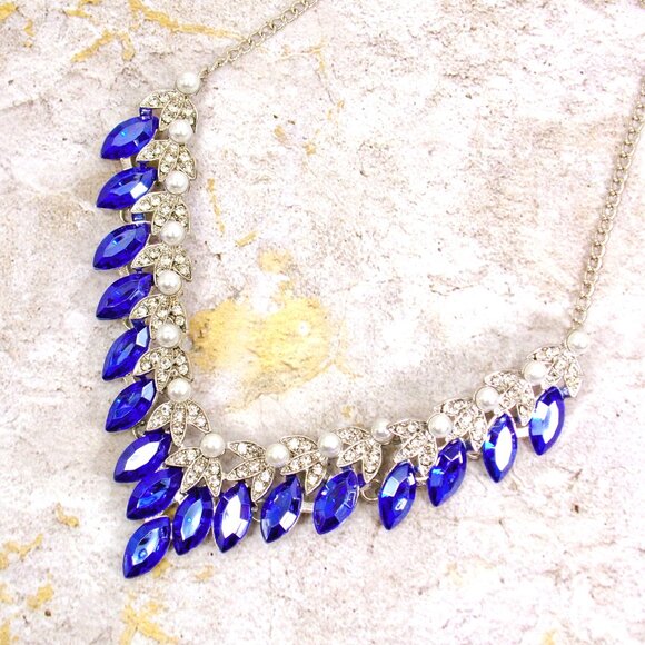 Blue crystal and white pearl necklace and earring set with marquise crystals - Picture 9 of 10